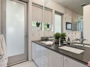 1137 Hacienda Place 104, West Hollywood CA 90069