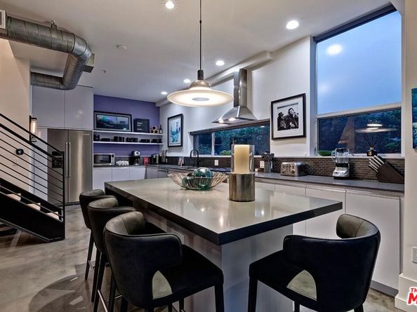 1137 Hacienda Place 104, West Hollywood CA 90069