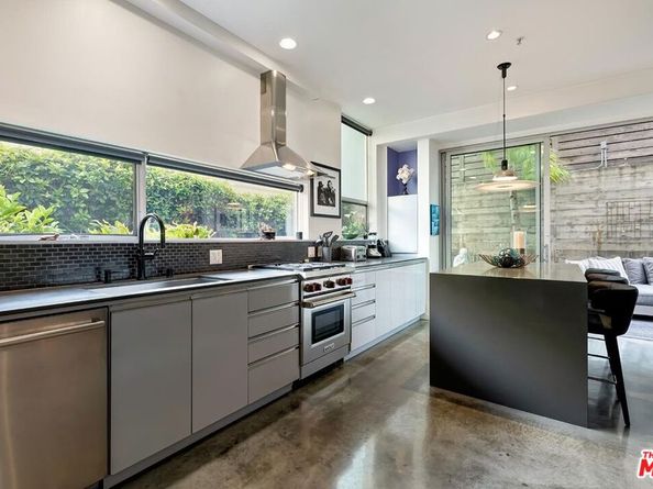 1137 Hacienda Place 104, West Hollywood CA 90069