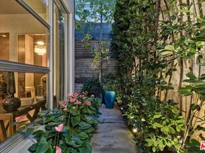 1137 Hacienda Place 104, West Hollywood CA 90069