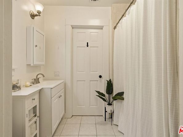 6603 Willoughby Avenue, Los Angeles CA 90038