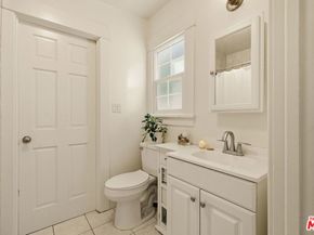 6603 Willoughby Avenue, Los Angeles CA 90038