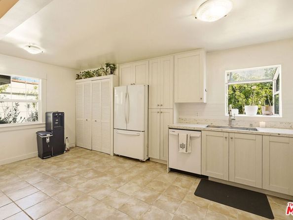 6603 Willoughby Avenue, Los Angeles CA 90038