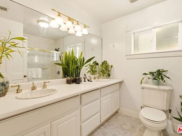 6603 Willoughby Avenue, Los Angeles CA 90038