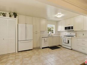 6603 Willoughby Avenue, Los Angeles CA 90038