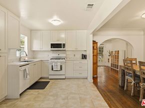 6603 Willoughby Avenue, Los Angeles CA 90038