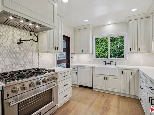 5010 Elmwood Avenue, Los Angeles CA 90004