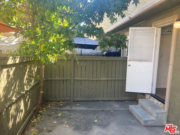 20258 Cohasset Street 4, Winnetka CA 91306