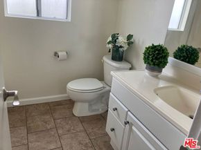 20258 Cohasset Street 4, Winnetka CA 91306