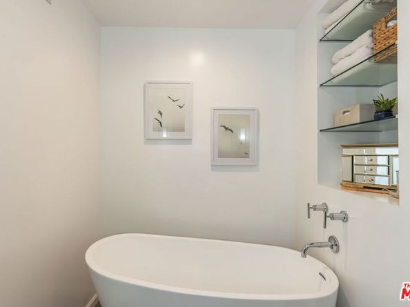 5848 W Olympic Boulevard 102, Los Angeles CA 90036