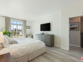5848 W Olympic Boulevard 102, Los Angeles CA 90036