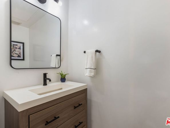 5848 W Olympic Boulevard 102, Los Angeles CA 90036