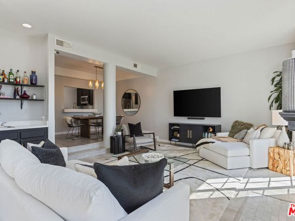 5848 W Olympic Boulevard 102, Los Angeles CA 90036