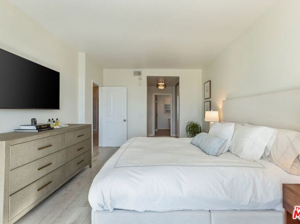5848 W Olympic Boulevard 102, Los Angeles CA 90036
