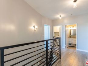 5848 W Olympic Boulevard 102, Los Angeles CA 90036