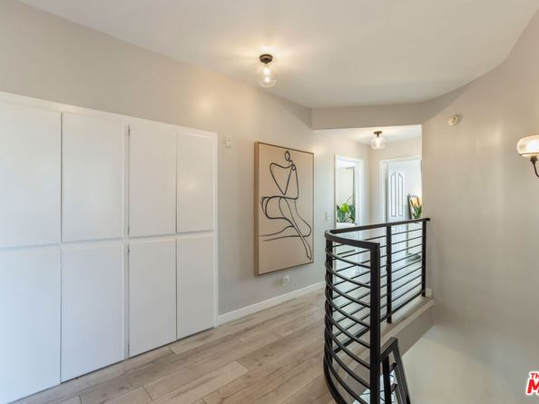 5848 W Olympic Boulevard 102, Los Angeles CA 90036