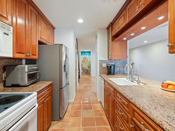 28831 Oakpath Drive 44, Agoura Hills CA 91301