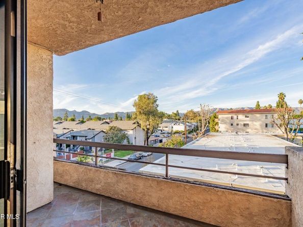 8710 Independence Avenue 307, Canoga Park CA 91304