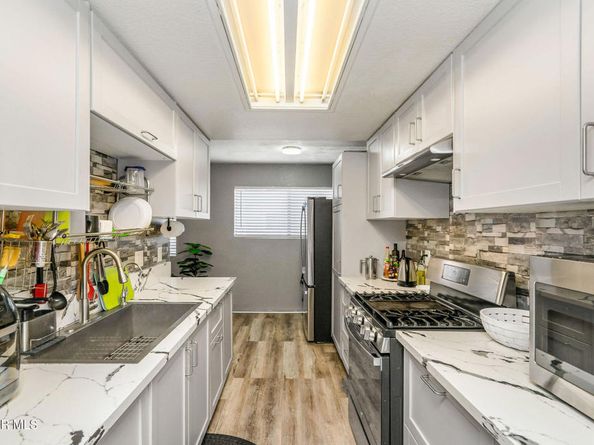 10215 Variel Avenue 11, Chatsworth CA 91311