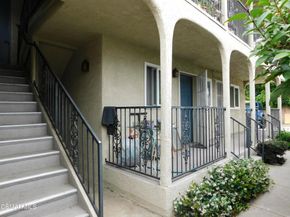 6213 Whitsett Avenue, North Hollywood CA 91606