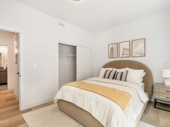 150 S Oak Knoll Avenue 102, Pasadena CA 91101