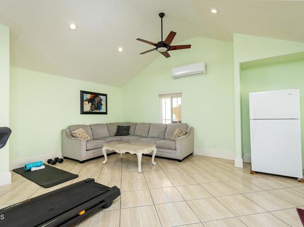 1075 E Tujunga Avenue, Burbank CA 91501