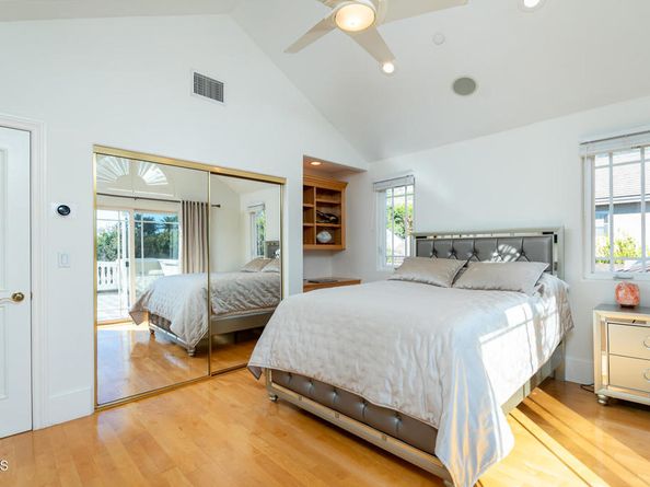 1075 E Tujunga Avenue, Burbank CA 91501