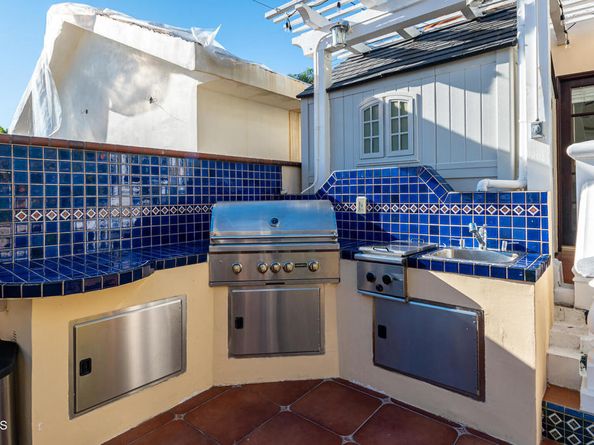 1075 E Tujunga Avenue, Burbank CA 91501