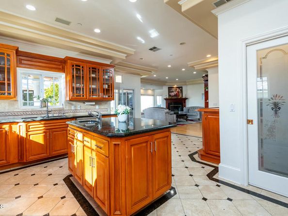 1075 E Tujunga Avenue, Burbank CA 91501