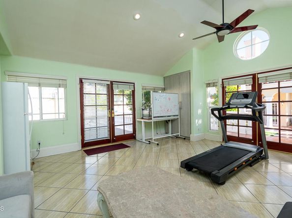 1075 E Tujunga Avenue, Burbank CA 91501