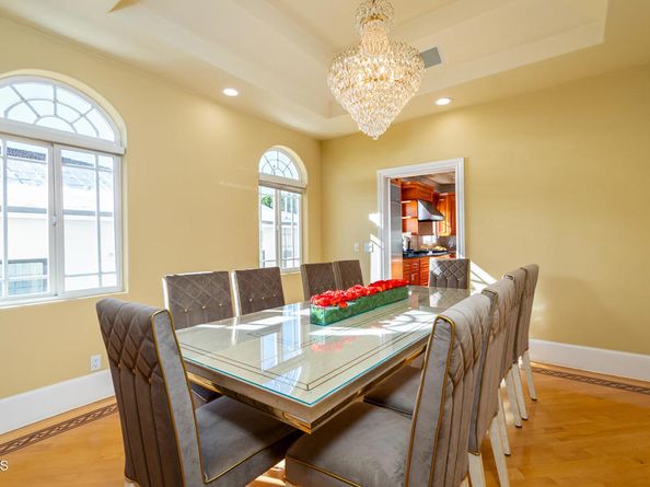 1075 E Tujunga Avenue, Burbank CA 91501