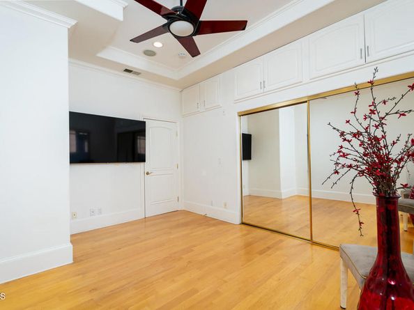 1075 E Tujunga Avenue, Burbank CA 91501