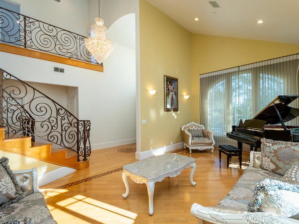 1075 E Tujunga Avenue, Burbank CA 91501