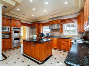 1075 E Tujunga Avenue, Burbank CA 91501