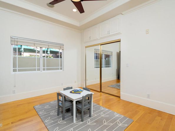 1075 E Tujunga Avenue, Burbank CA 91501