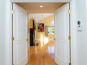 1075 E Tujunga Avenue, Burbank CA 91501