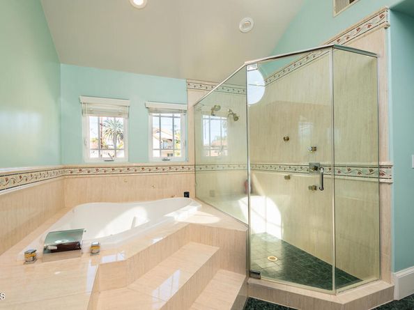 1075 E Tujunga Avenue, Burbank CA 91501