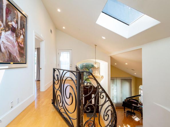 1075 E Tujunga Avenue, Burbank CA 91501