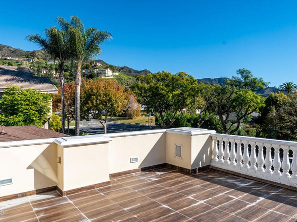 1075 E Tujunga Avenue, Burbank CA 91501