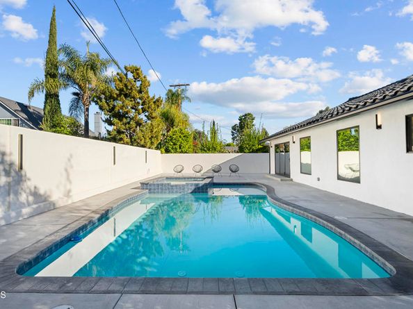 14145 Weddington Street, Sherman Oaks CA 91401