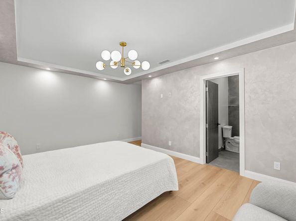 14145 Weddington Street, Sherman Oaks CA 91401