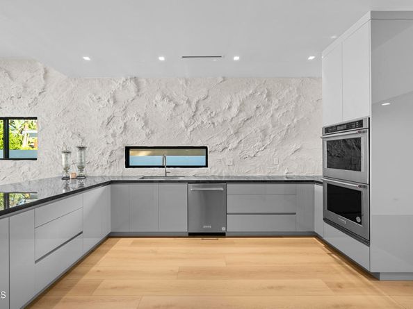 14145 Weddington Street, Sherman Oaks CA 91401