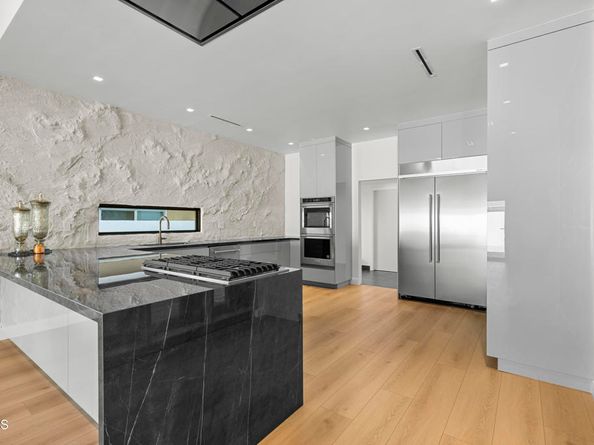 14145 Weddington Street, Sherman Oaks CA 91401