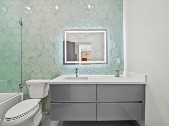 14145 Weddington Street, Sherman Oaks CA 91401