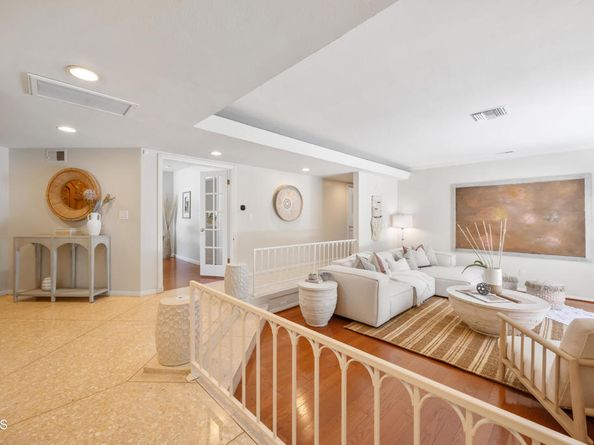 1574 E Glenoaks Boulevard, Glendale CA 91206