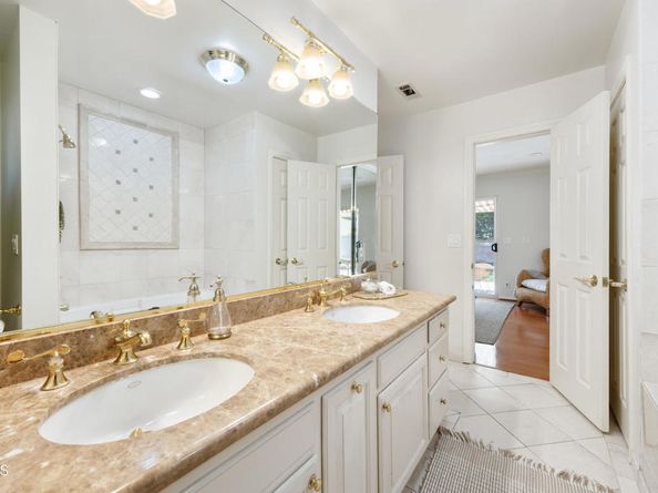 1574 E Glenoaks Boulevard, Glendale CA 91206