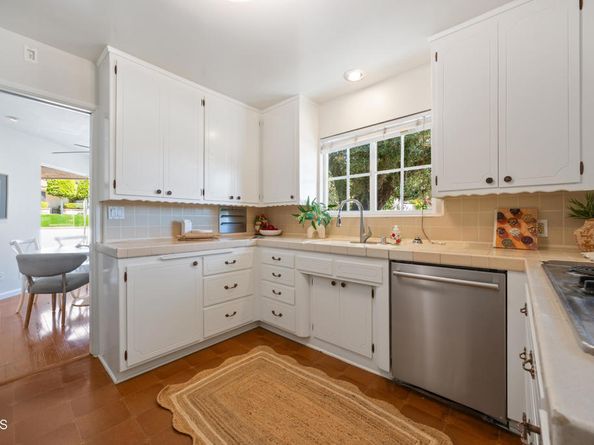 1574 E Glenoaks Boulevard, Glendale CA 91206
