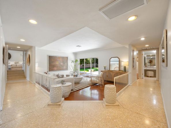 1574 E Glenoaks Boulevard, Glendale CA 91206