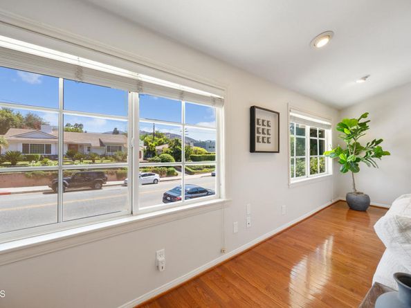 1574 E Glenoaks Boulevard, Glendale CA 91206