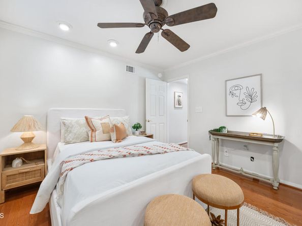 1574 E Glenoaks Boulevard, Glendale CA 91206